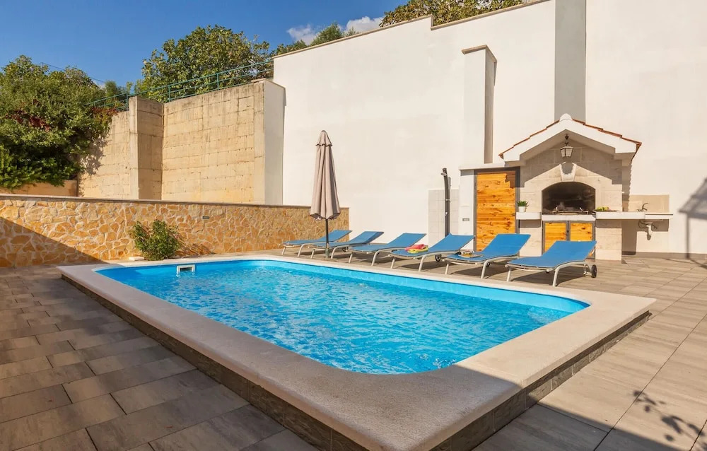 Awesome Home In Makarska