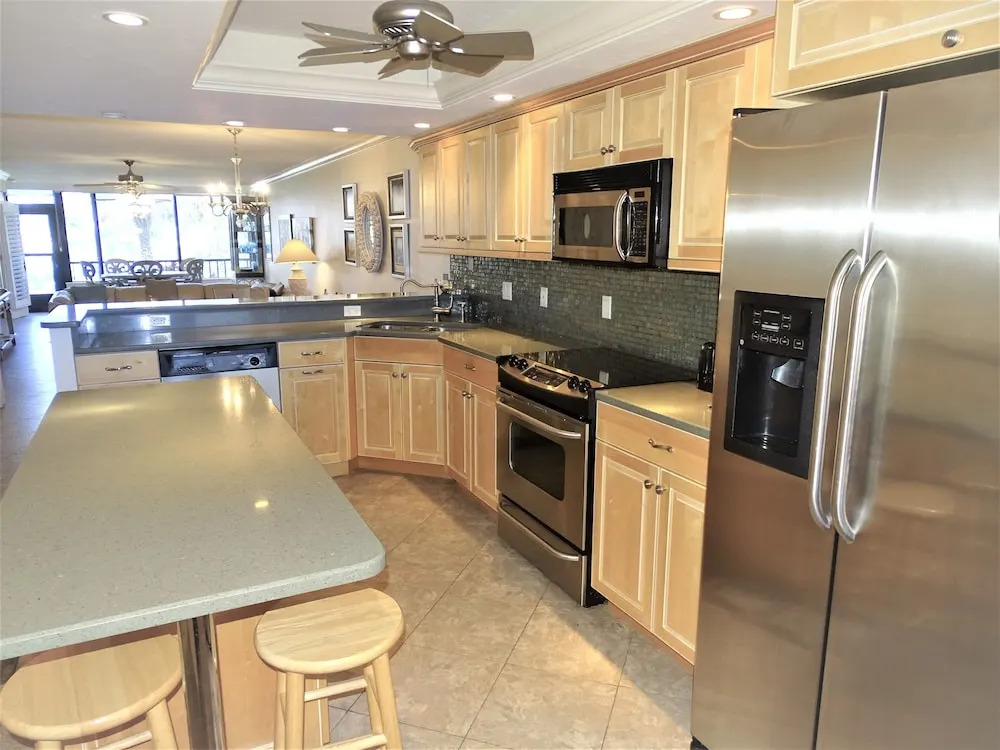 Gulf And Bay Club- A106 Updated Ground Floor Walk Out! 2 Bedroom Condo