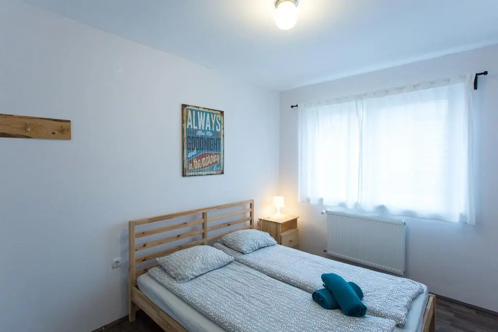 Falling Lakes Hostel
