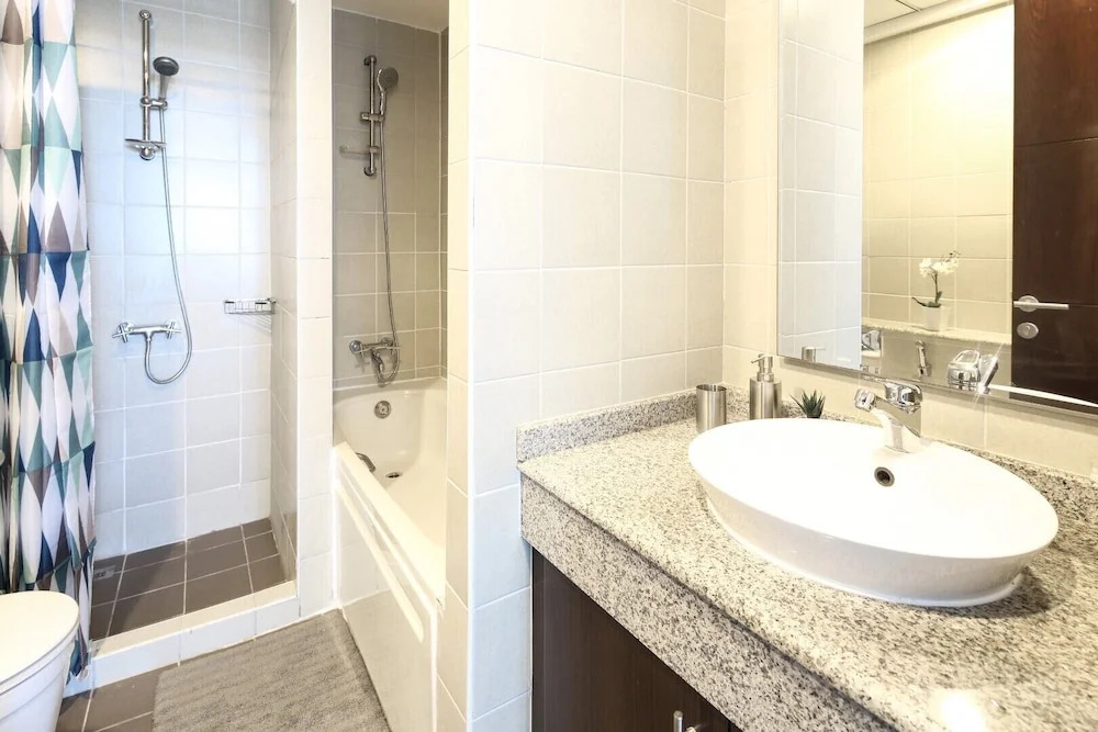 Modern + Light 2BR in Dubai Marina w/ Sea Views!