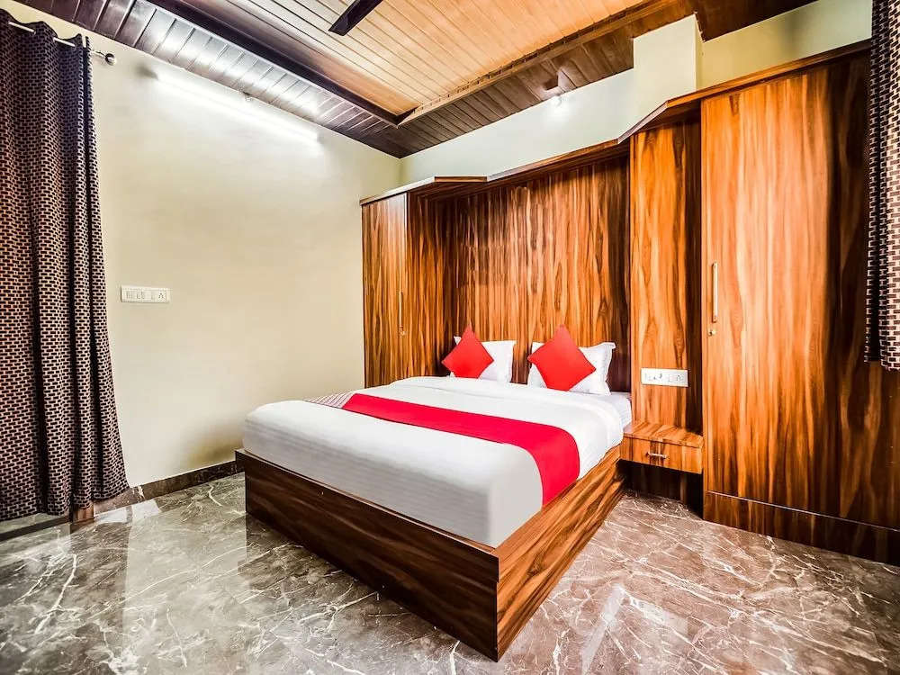 OYO 30911 Eleven 43 Suites