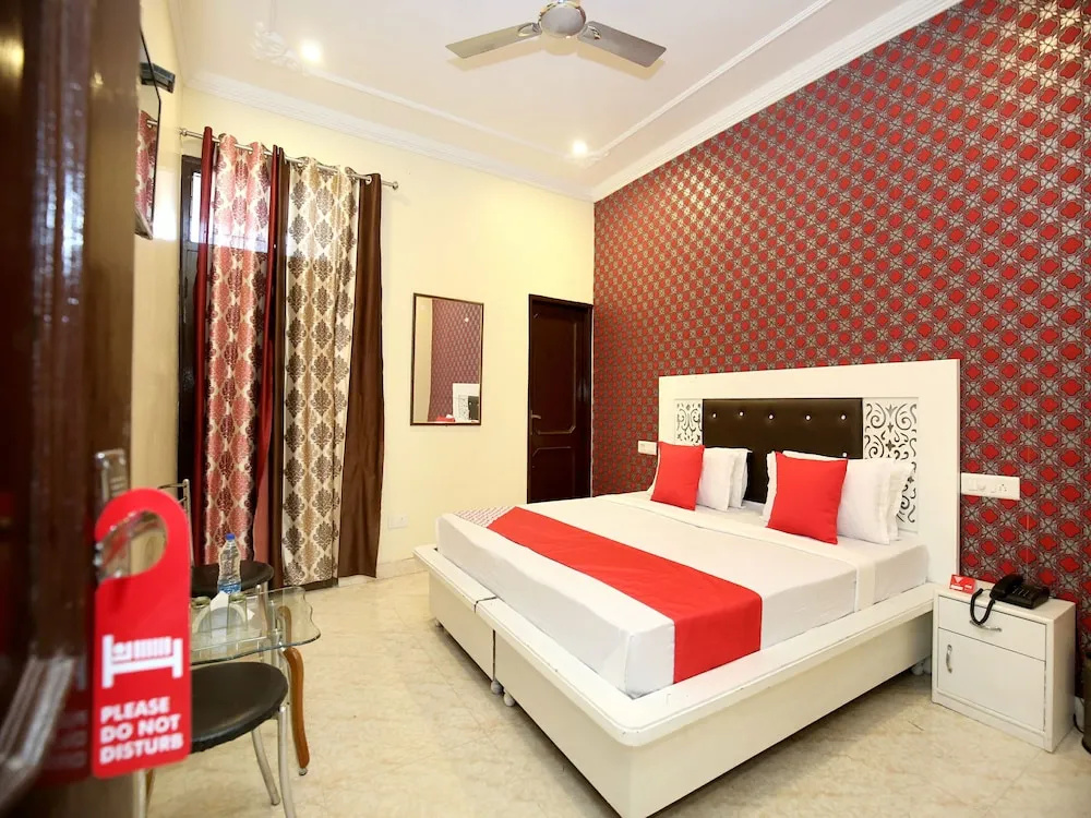 OYO 13102 Hotel Adarsh