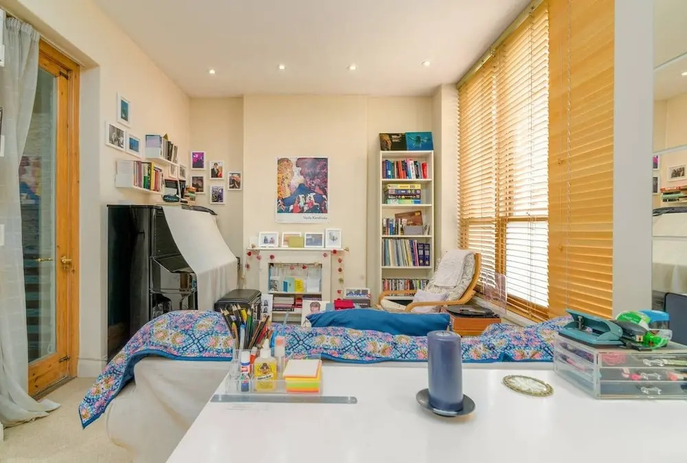 Charming 2 Bed Home In West Kensington Fits 4