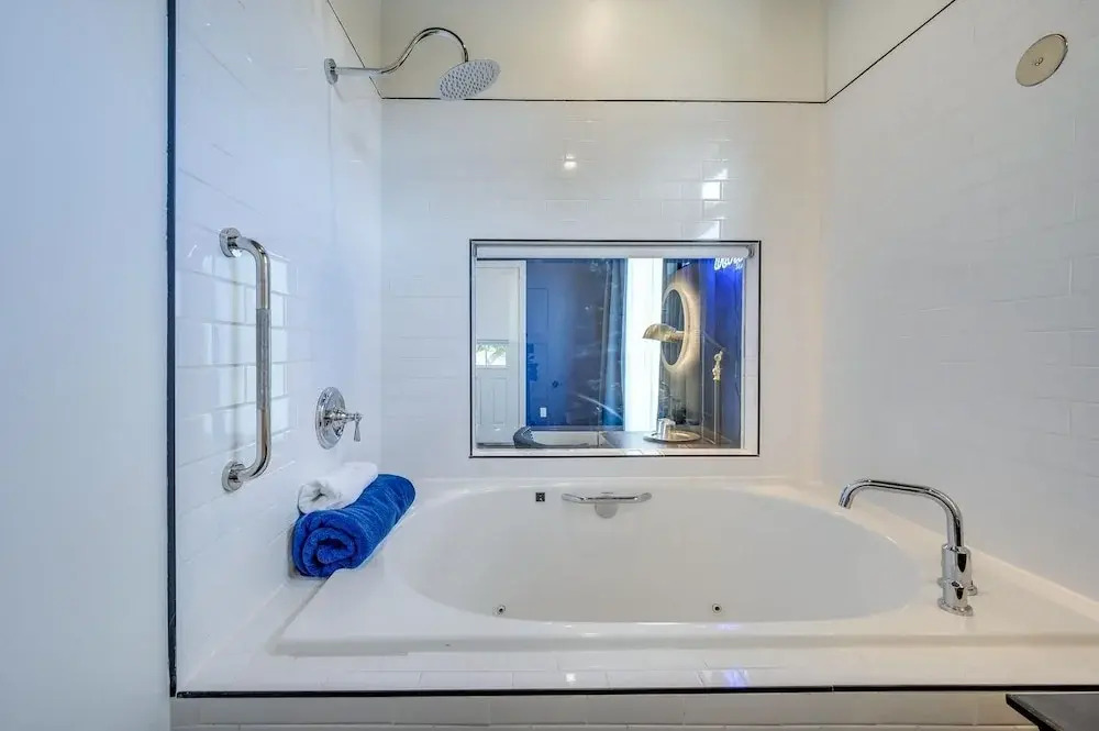 Adina Green Suite Downtown Beauty 1 Bedroom Hotel Room