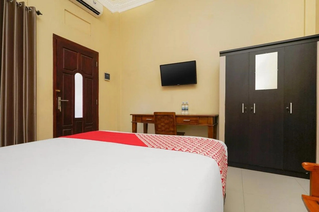 RedDoorz at Kutisari 2 Surabaya