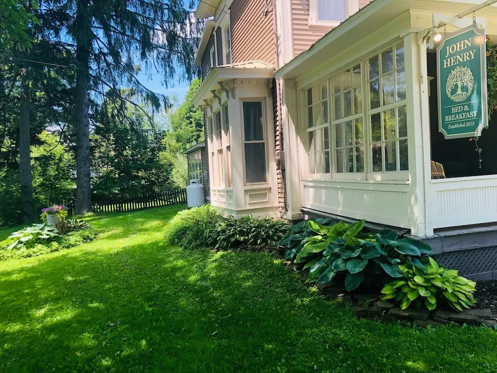 John Henry Bed & Breakfast