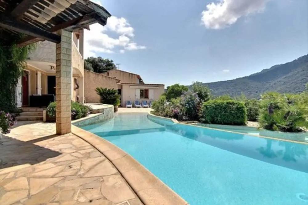 Magnifique Villa,Calme,Vue dégagée,Piscine,Parking,Wifi,Clim