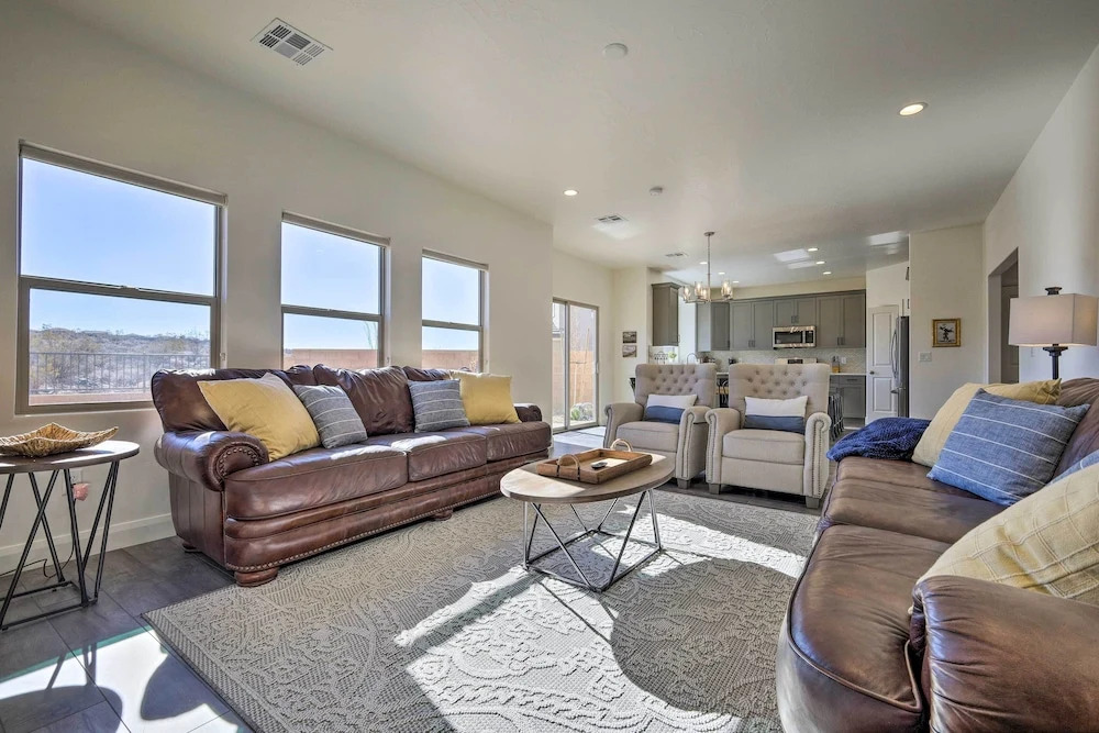 Hike, Golf, Unwind Poolside! Washington Home