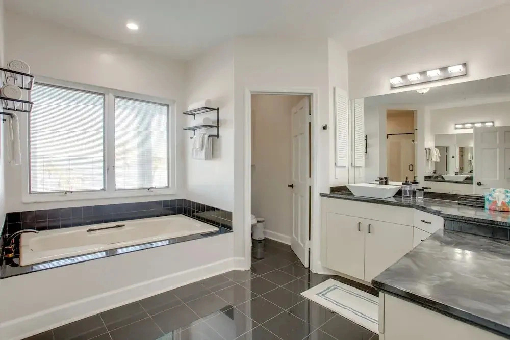 Riverfront Fort Myers Luxury Home w/ Heated Pool