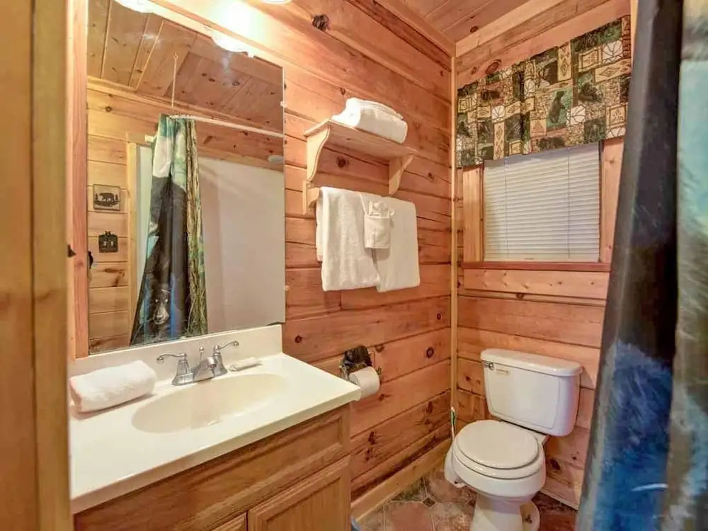 Three Bears Cabin 1 Bedroom Home with Hot Tub