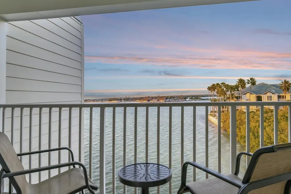 Waterfront Resort Condo Balcony Heated Pool
