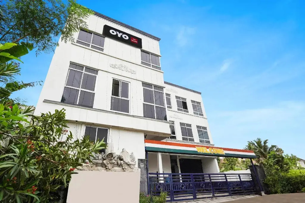 Vishnu Mahal by OYO Rooms