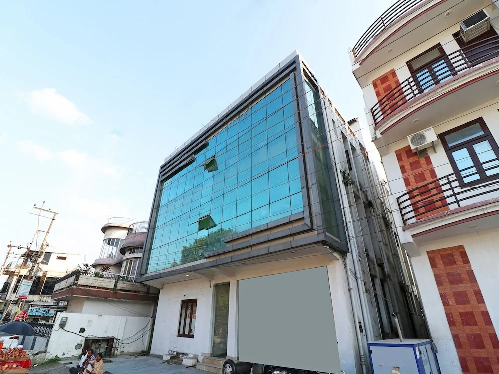 OYO 6706 Hotel New Sunder Residency