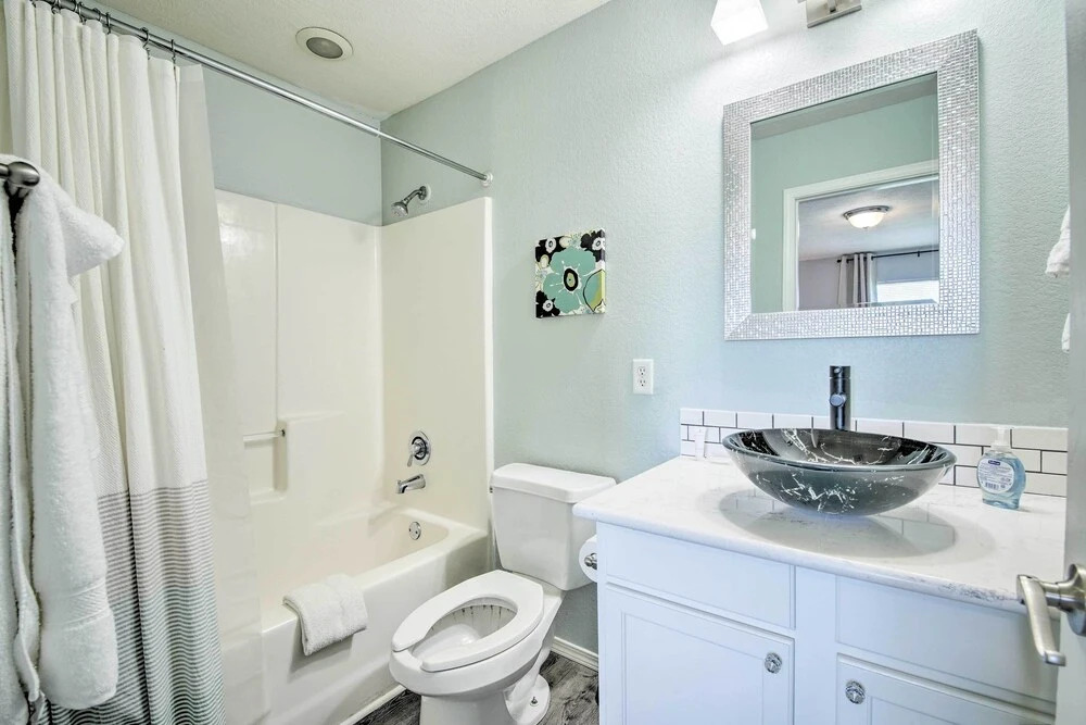 Picturesque Condo w/ Patio, 4 Mi to Beach!
