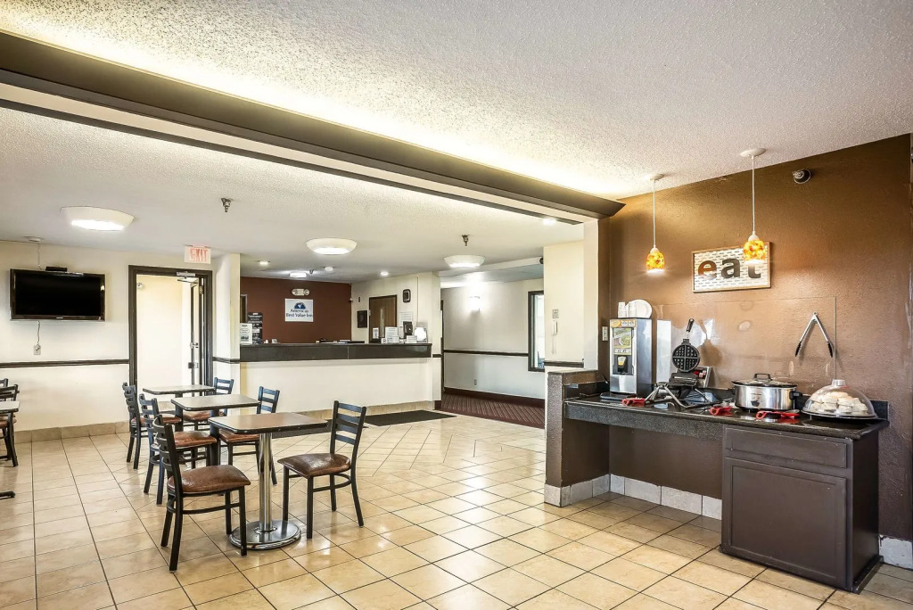 Super 8 by Wyndham Galesburg