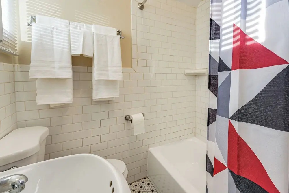 1 Mi to Dtwn, Chase Field! Getaway Near Light Rail