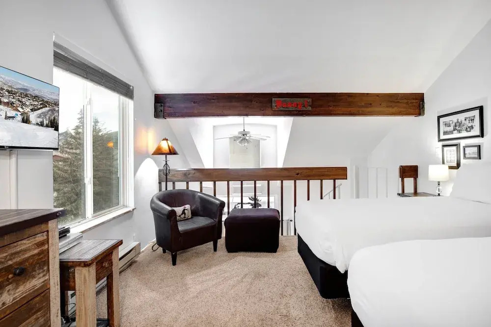 Snowcrest 300 1 Bedroom Condo by RedAwning