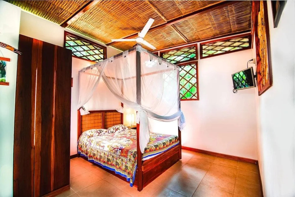 Villa 6 - Luxury 2 Bed Villa - Small Private Garden