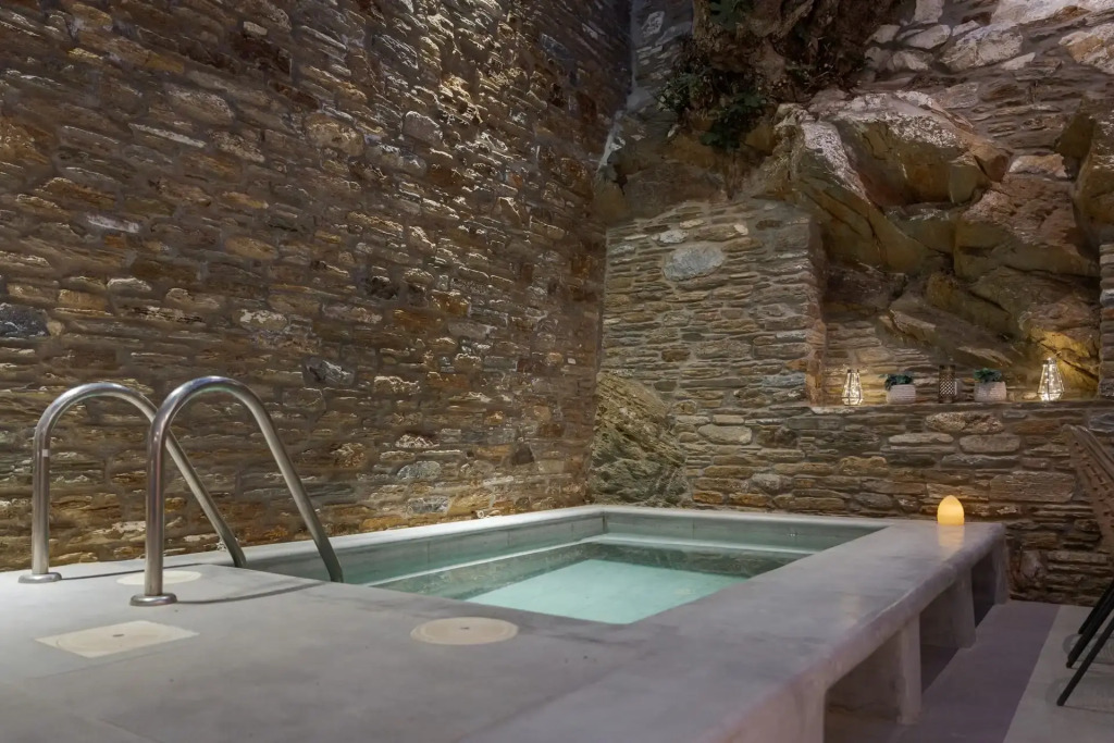 Porto Sereno Andros Suites