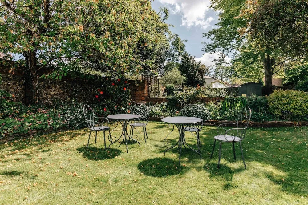 Montpellier House, Centrally Located, Large Garden
