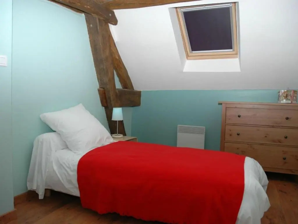 Gîte authentique à Brizay avec jardin privé et piscine - FR-1-381-238