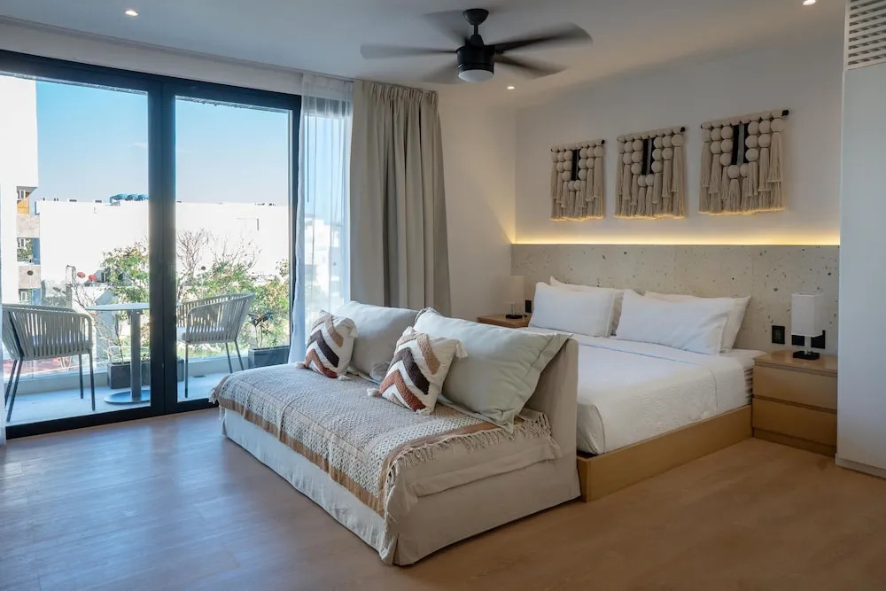 Kumaru 303 1 Bedroom Condo by RedAwning