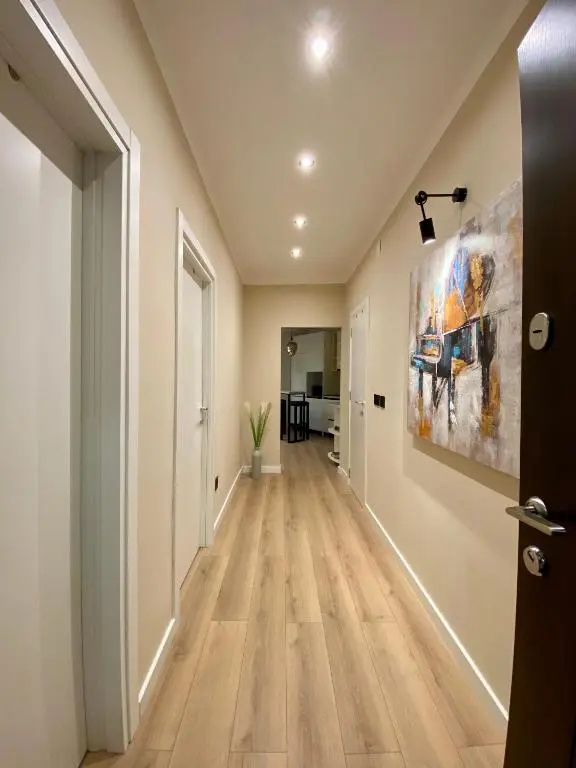 IvArt, City Center, Lux 2BR apartment, 2 Queen Size Beds