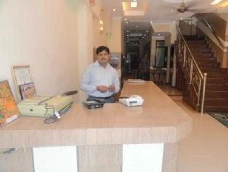 Hotel Pearl Plaza, City Centre - Near Connaught Place & NDLS Railway Station