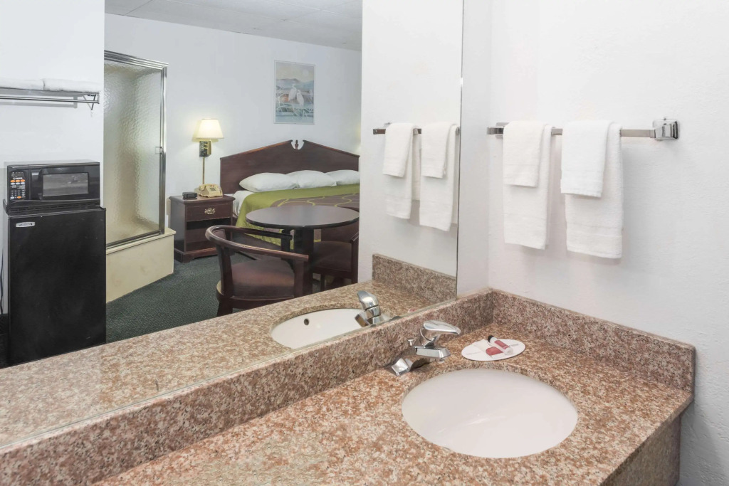 Super 8 by Wyndham Pompano Beach