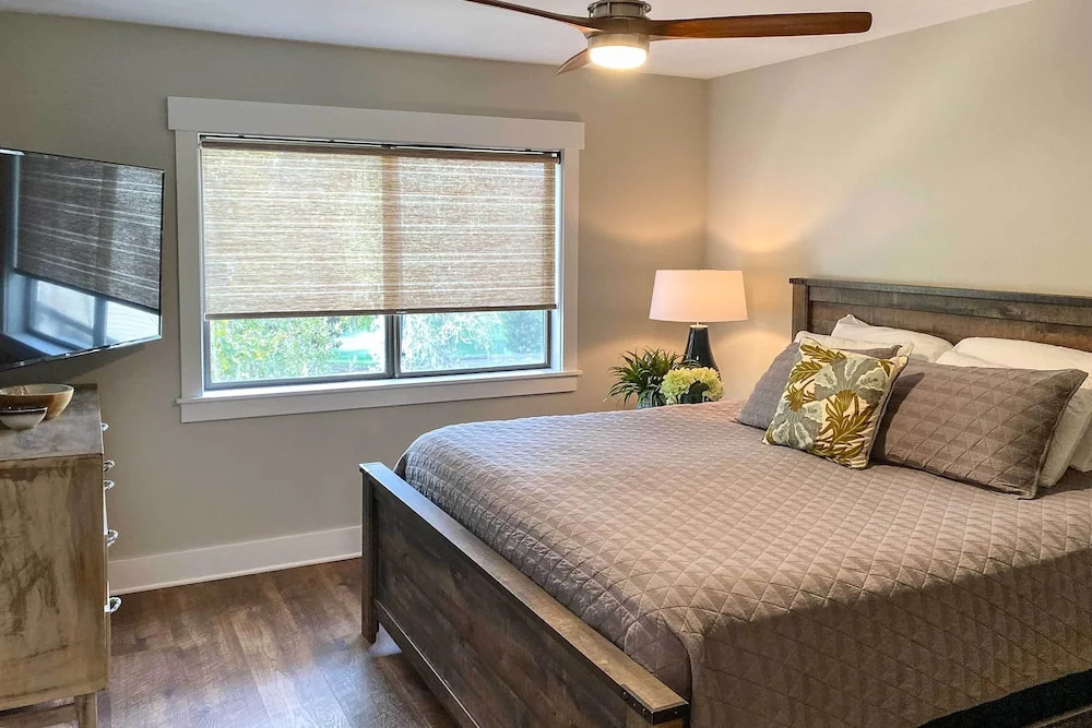 Villa w/ Golf Course Views, Walk to Harbour Town