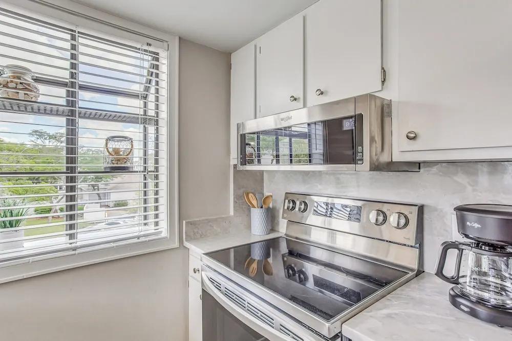 1 Block to Beach: Myrtle Beach Condo w/ Pool!