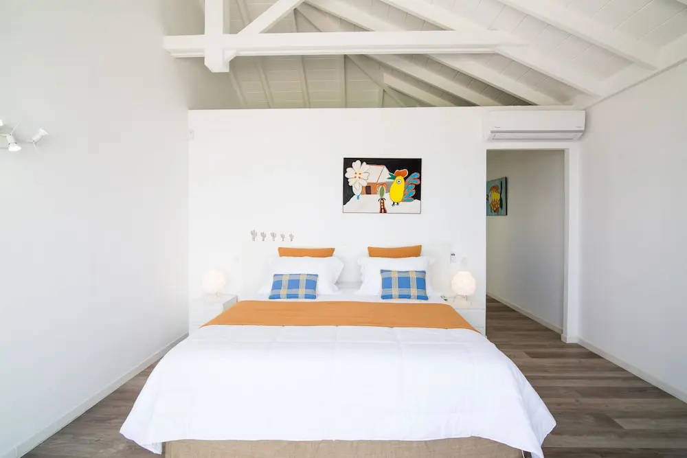 Modern Private Villa, Swimming Pool, AC, Free Wifi, Near Orient Beach, Ideal for Couples/ Families!