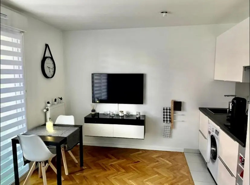 Superbe Studio Lumineux Haut de Gamme Tout Confort