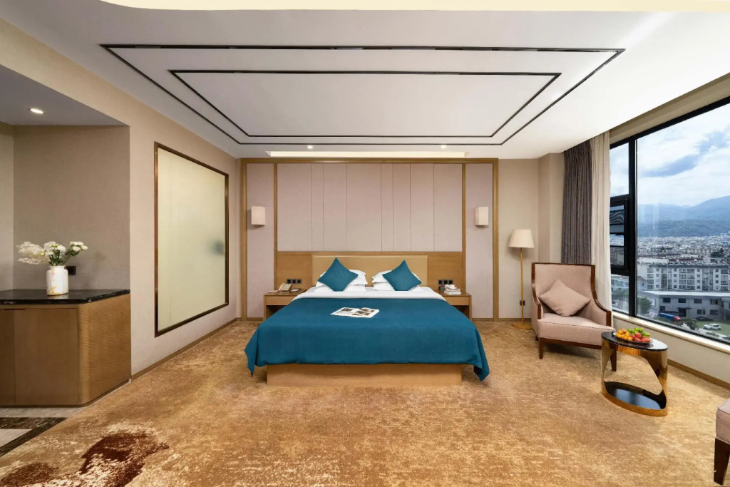 Fuying Hotel (Baoshan Station Wuzhou International Plaza)