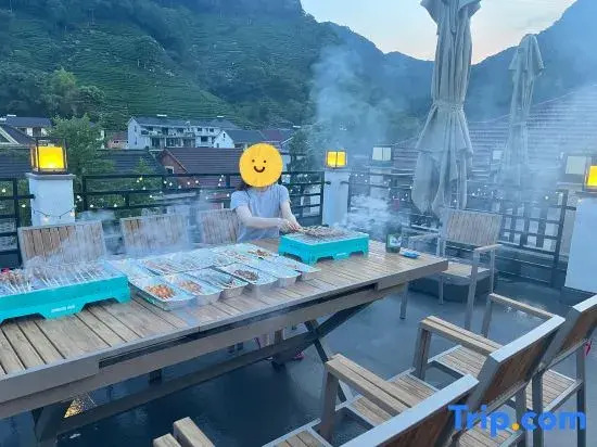Hangzhou Guanshan B & B (Zhuantang Xishan National Forest Park Bailongtan Scenic Area)