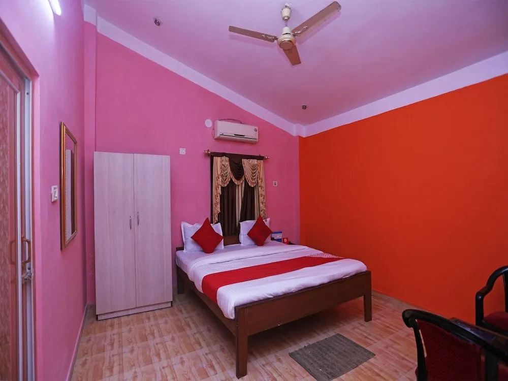 OYO 26822 Golden Sea Queen Beach Resort