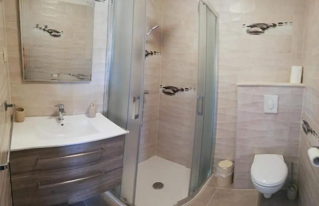 Riviera Rooms and Apartments
