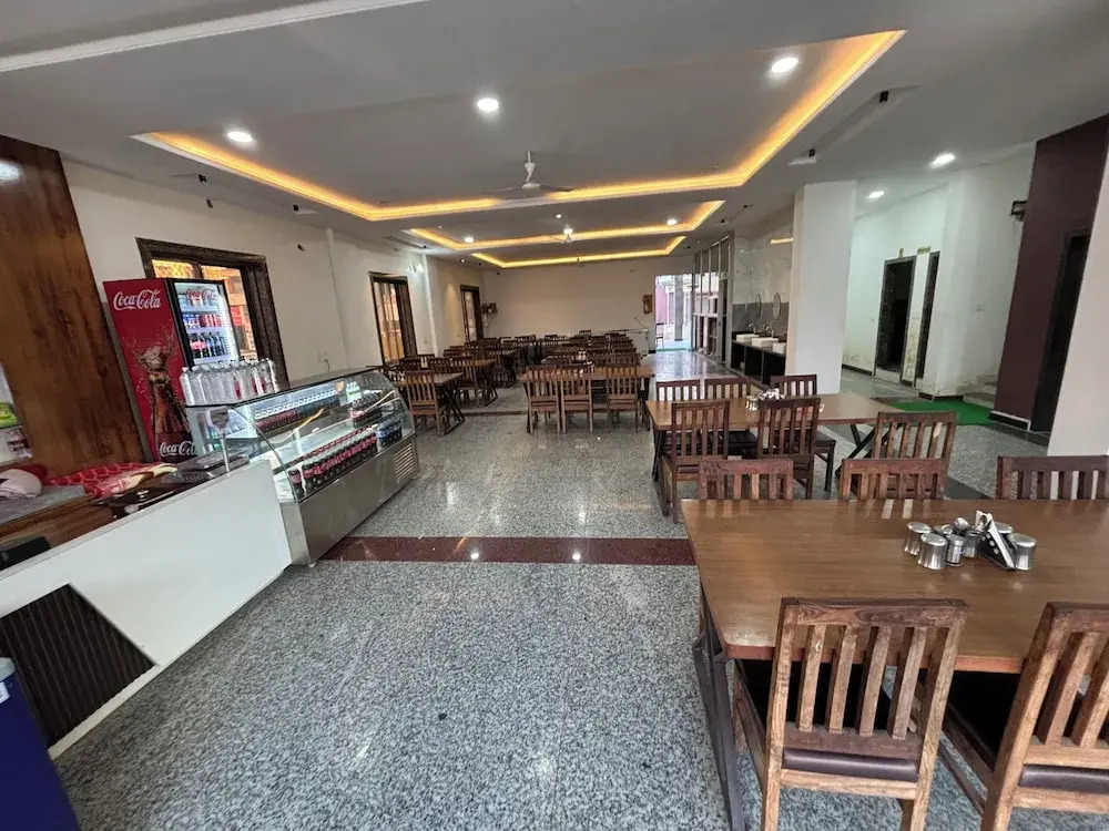 Hotel Ishwar Palace