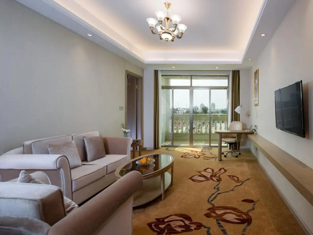 Vienna International Hotel (Haikou Old Town High-speed Railway Station)