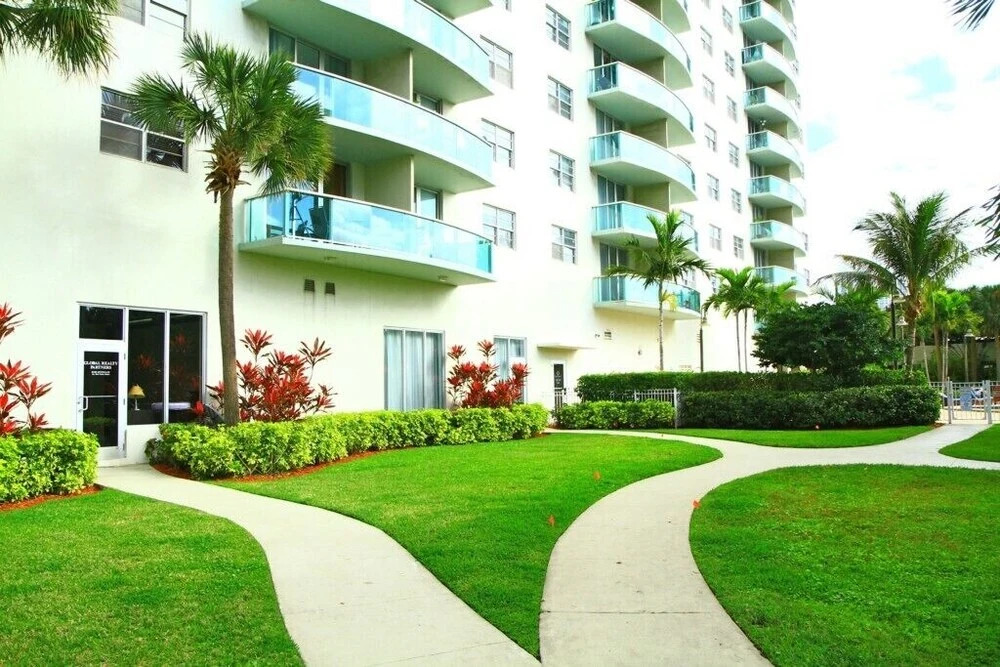 Large 1 Bedroom Bay View Apartment Or610