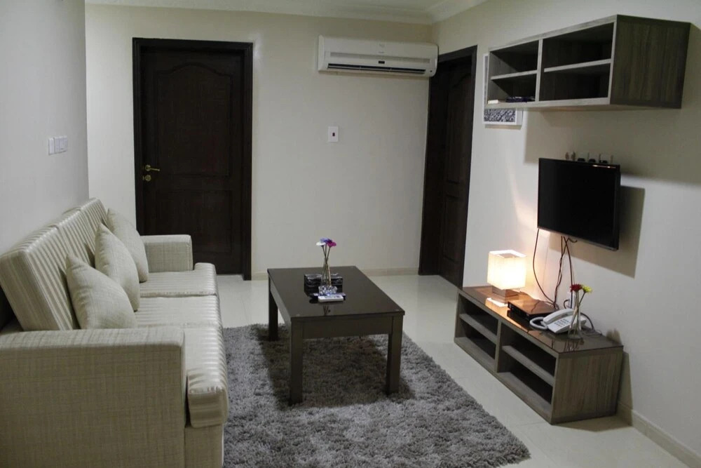 Plaza Home