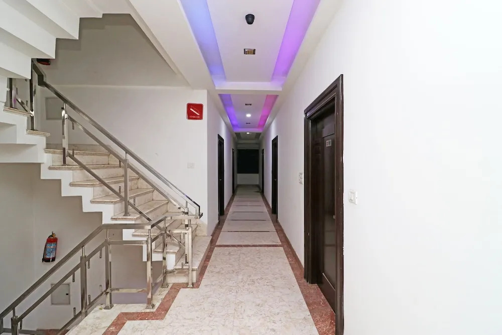 OYO 9974 Hotel Taj Prince