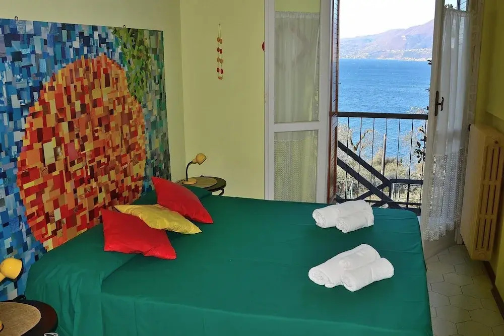 Villa Retr Alle Rossone - Sleeps 7 With Breathless Lake View in Torri del Benaco