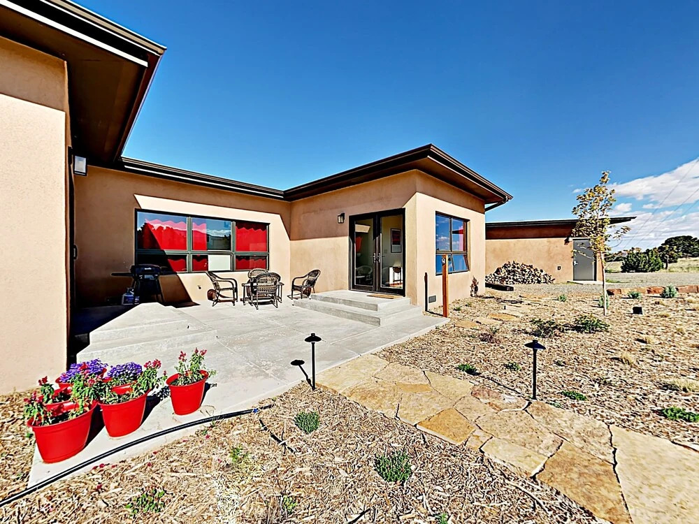 Secluded Oasis House 2 Bedrooms 1 Bathroom Home