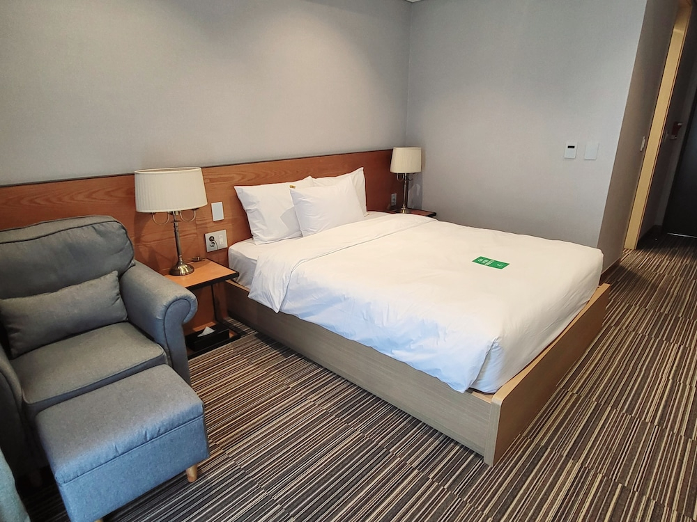 Days Hotel & Suites by Wyndham Incheon Airport