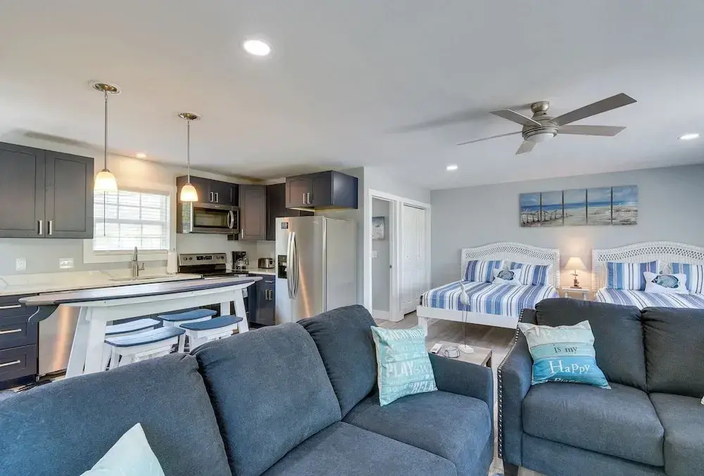 1 Mi to Beach & Pier! Chic Ocean Isle Studio