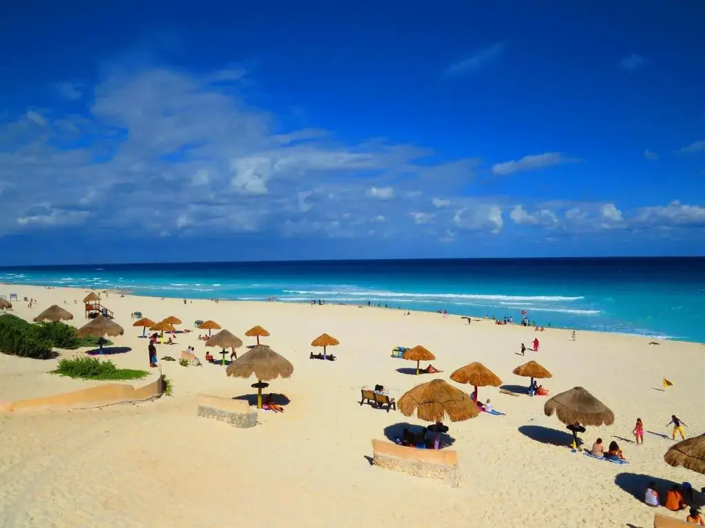 AR Cancun Plaza