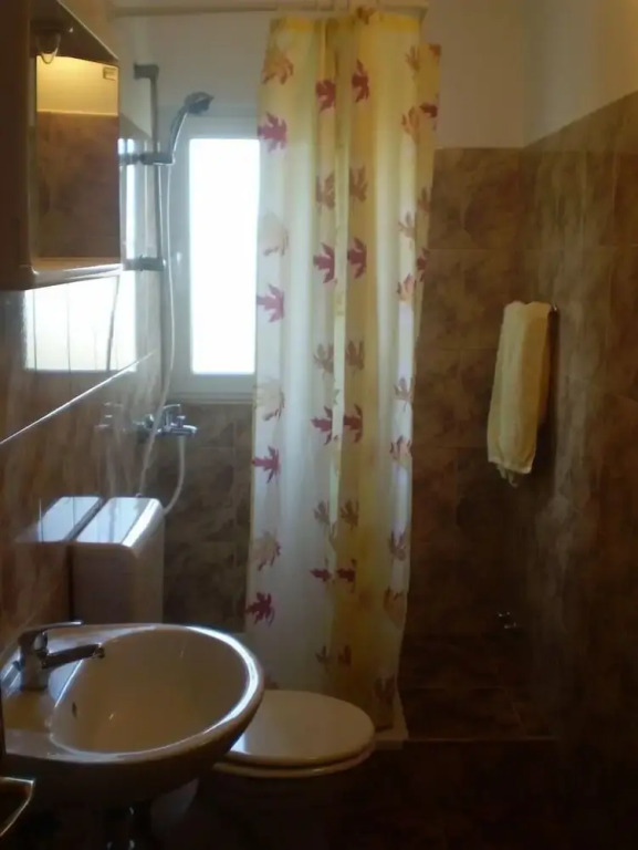 Robi- Swimming Pool and Beautiful Garden - A1-žuti