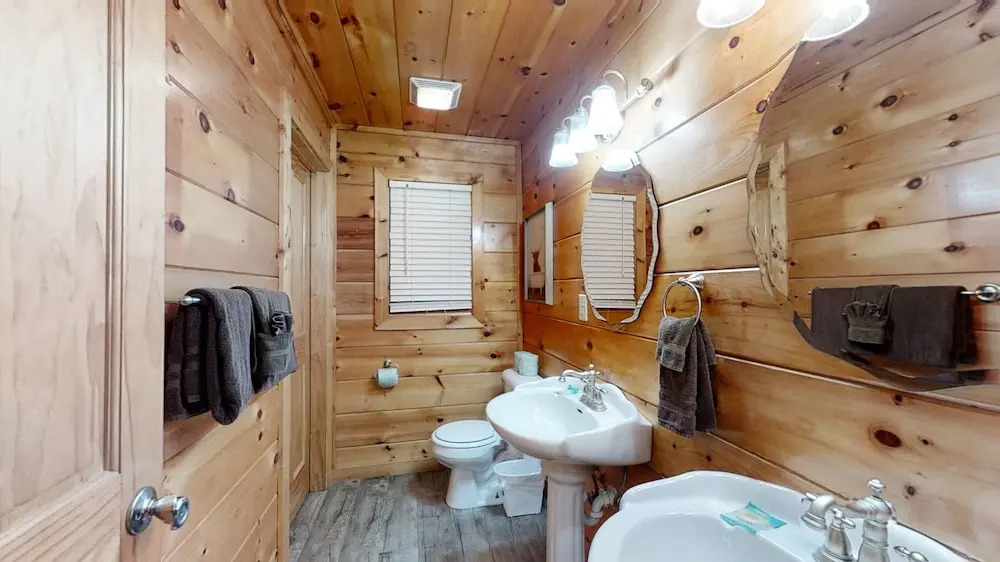 Pleasant Hollow 2 Bedroom Cabin by Redawning