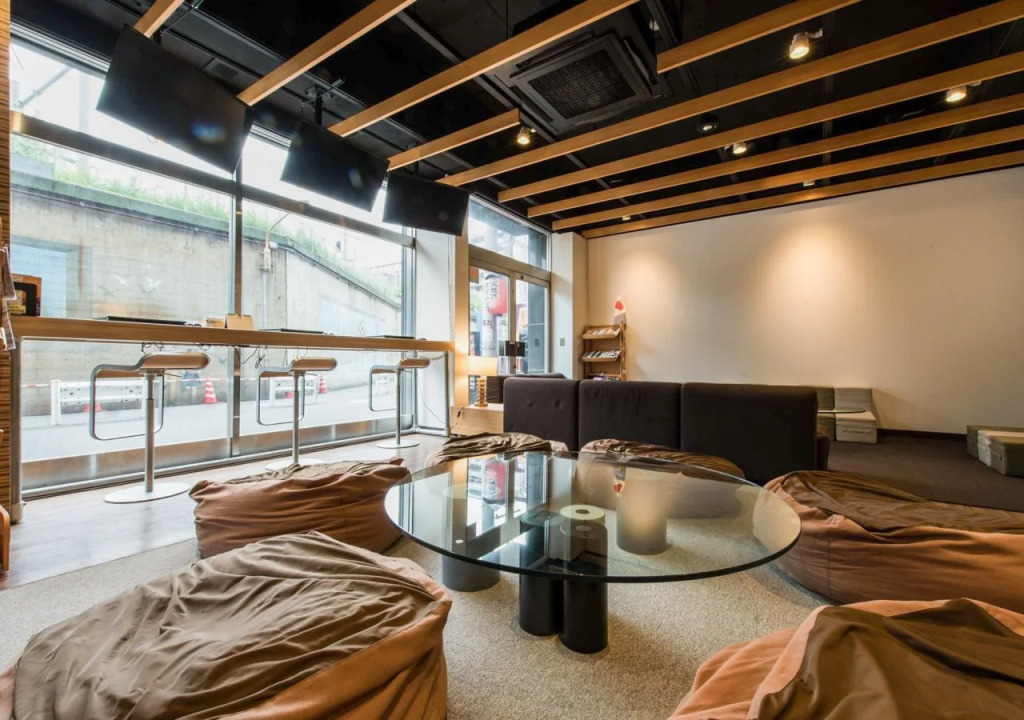 Anne Hostel Yokozuna